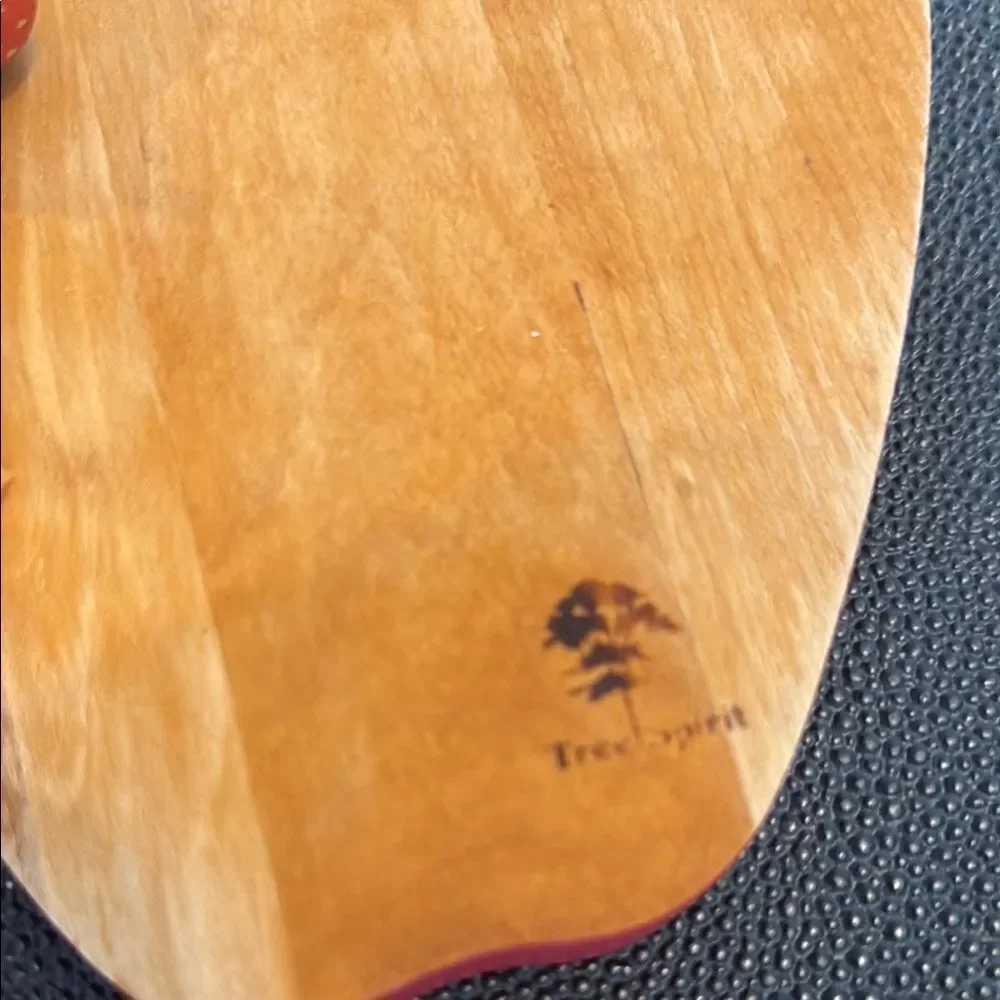 Tree-Spirit Strawberry Shaped Wooden Cutting Board with Strawberry Hook